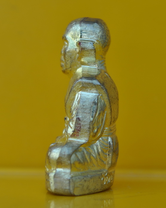 รูปเหมือนปั๊มหลวงพ่อคูณ รุ่น โภคทรัพย์คูณ ๘๘ 