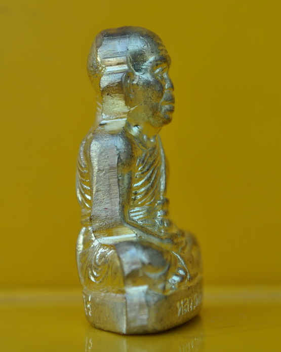 รูปเหมือนปั๊มหลวงพ่อคูณ รุ่น โภคทรัพย์คูณ ๘๘ 