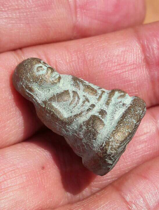 หลวงพ่อเงิน วัดบางคลาน อ.โพทะเล จ.พิจิตร กล่องเดิมๆ เก่าเก็บ มาพร้อมขี้เบ้าเต็มๆ เคาะเดียว   