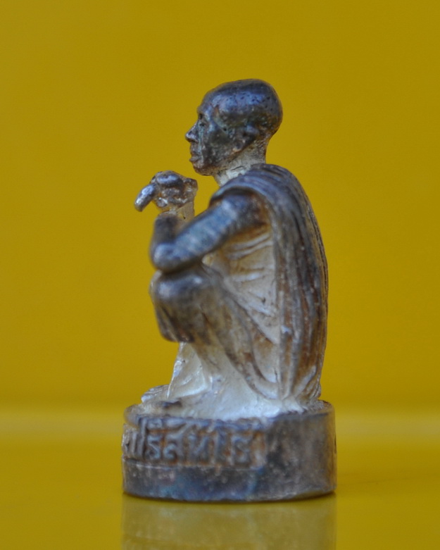 รูปหล่อเนื้อเงิน รุ่น อำนวยพร หลวงพ่อคูณ ปริสุทโธ