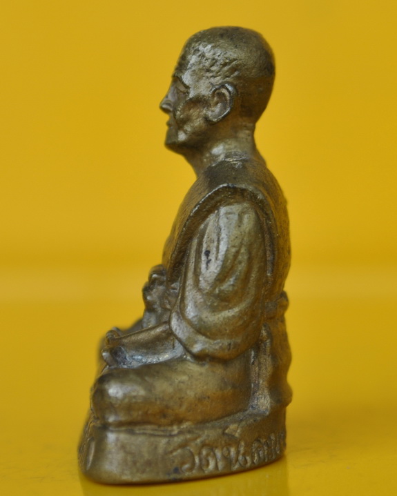 รูปเหมือนลอยองค์ หลวงปู่ฟัก วัดนิคมประชาสรรค์