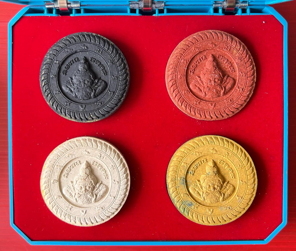 จตุคาม รุ่น"สิริสมบัติ ๕๐" โรงเรียนวัดบวรนิเวศ ชุดเนื้อว่านพิเศษ พิมพ์ใหญ่ 5 ซม. พร้อมกล่องสวยหรู "