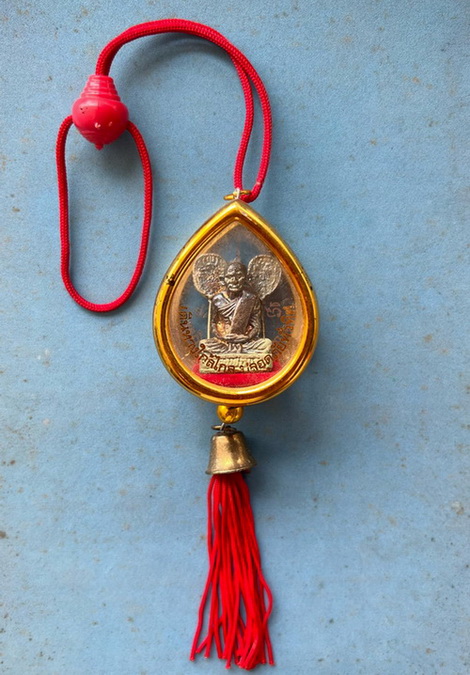 รูปเหมือนหลวงพ่อเงิน บางคลาน พระบูชา ตั้งหน้ารถ หน้าตัก 2 ซม. ปี 2547 พระสวยน่าบูชา