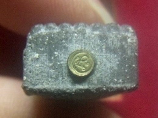 **เบา​ๆ​**หลวงปู่ทวด เนื้อว่าน รุ่นเหยียบน้ำทะเลอันดามัน วัดถ้ำเสือ จ.กระบี่ ปี ๒๕๔๒**ฝังโค้ด กล่อง