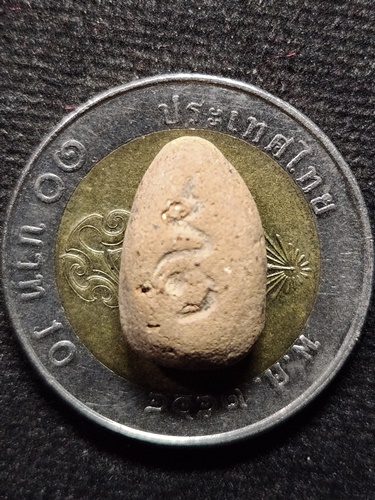 กรุวัดศาลาปูน อยุธยา  พระเนื้อดินเม็ดน้อยหน่า หลังยันต์อุ