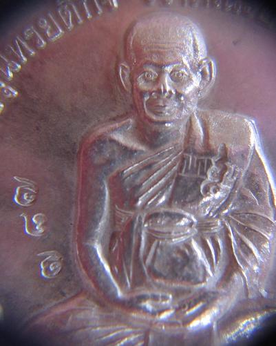 เหรียญเงิน 6 รอบ 2 จาร หรือเหรียญช่อมะกอก หลวงพ่อเอียด ปี43 ตอก 2โค๊ตและหมายเลข787...เคาะเดียวแดง...