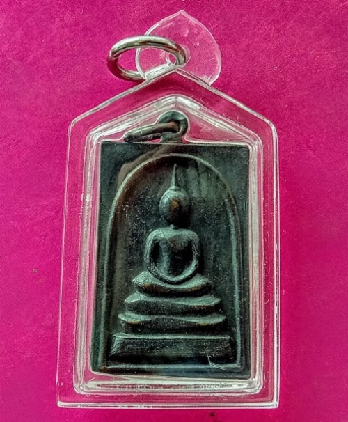 เหรียญสมเด็จหลังรูปเหมือน หลวงพ่อแพ วัดพิกุลทอง เนื้อทองแดงรมดำ ปี19 ตอก 2โค้ตด้านหลัง.เคาะเดียวแดง.