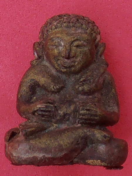 พระสังกัยจายน์ เนื้อผงลงรักปิดทองเก่า