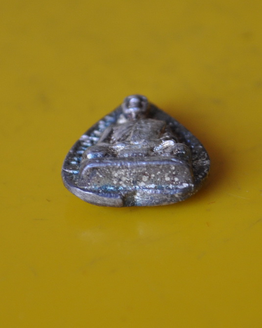 รูปเหมือนใบโพธิ์เนื้อเงิน หลวงปู่หลวง วัดคีรีสุบรรพต 