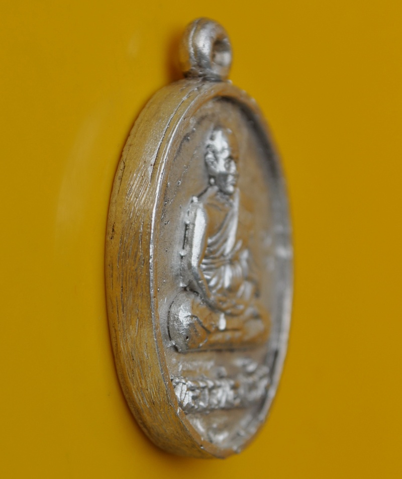 เหรียญหล่อโบราณรุ่นแรกยันต์กลับเนื้อเงิน หลวงปู่แย้ม วัดตะเคียน 