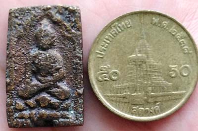 *เหรียญหล่อหลวงพ่อเพชร วัดท่าหลวง พิจิตร พิมพ์สี่เหลี่ยมหลังยันต์อุ ปี๒๔๗๔ ผิวมะระ*