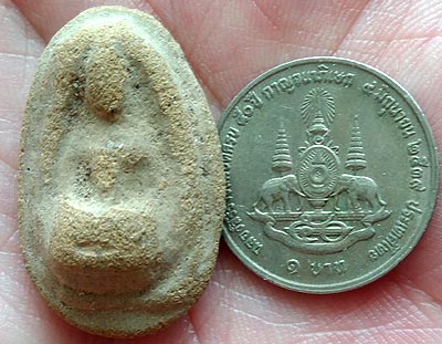 *พิมพ์เม็ดน้อยหน่า เนื้อดินกรุเก่า ปี๒๔๖๐ หลวงพ่อหร่ำ วัดกร่าง ปทุมธานี*