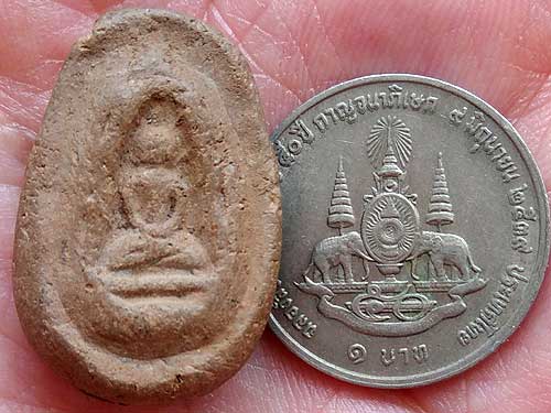 *พิมพ์เม็ดบัวสมาธิ เนื้อดินเผา ปี๒๔๖๐ ท่านเจ้าคุณโพธิ์ วัดชัยพฤกษ์มาลา ตลิ่งชัน*