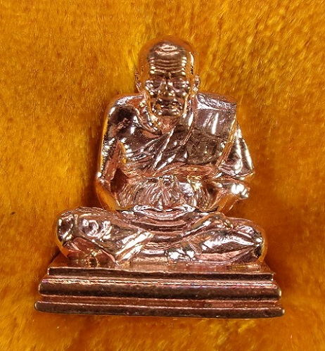 รูปหล่อลอยองค์หลวงปู่ทวดเหยียบน้ำทะเลจืด รุ่นนิรันตราย วัดแค จ.สุพรรณบุรี เนื้อทองแดง สวยครับ