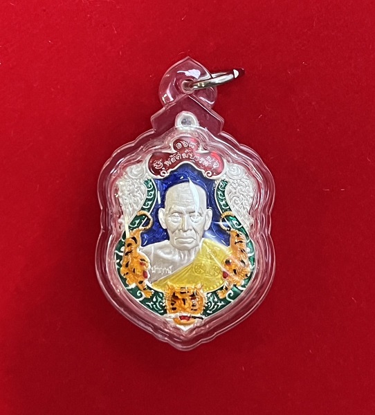 เหรียญเสมาพยัคฆ์บารมี หลวงพ่อพัฒน์ วัดห้วยด้วน จ.นครสวรรค์ รุ่น ๒ เนื้อเงินลงยา สวยครับ