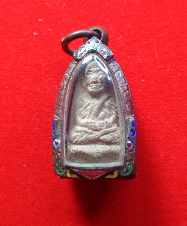 พระหลวงปู่ทวดพิมพ์พระรอด วัดวัดคูหาภิมุข (วัดถ้ำยะลา) จ.ยะลา เนื้อว่านดินหลังฝั่งเม็ดพระธาตุ ปี 2506