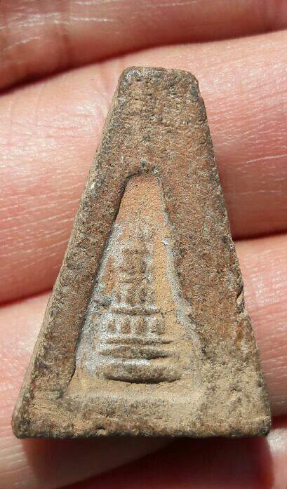 พระผงสุพรรณจงอางศึก อู่ทองจงอางศึก(มุ่ย ถิร โพธิ์ โต๊ะ เงิน และคณาจารย์เกือบ 60 รูป) เคาะเดียว(30)