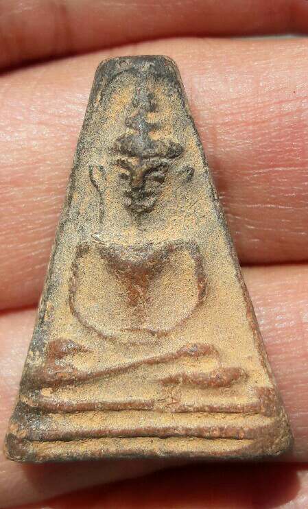 พระผงสุพรรณจงอางศึก อู่ทองจงอางศึก(มุ่ย ถิร โพธิ์ โต๊ะ เงิน และคณาจารย์เกือบ 60 รูป) เคาะเดียว(29)