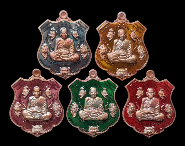 เคาะแรกแดง..พยัคฆ์เจ้าพระยา ๖๓..ทองแดงรมมันปูลงยา ๕ เหรียญ..ล.พ.พัฒน์ วัดห้วยด้วน จ.นครสวรรค์