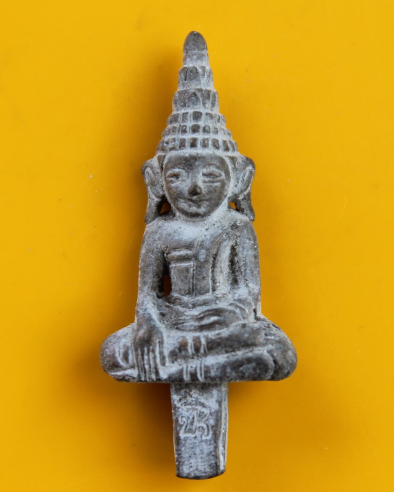 "พระยอดธงหลวงตามหาบัว วัดป่าบ้านตาด