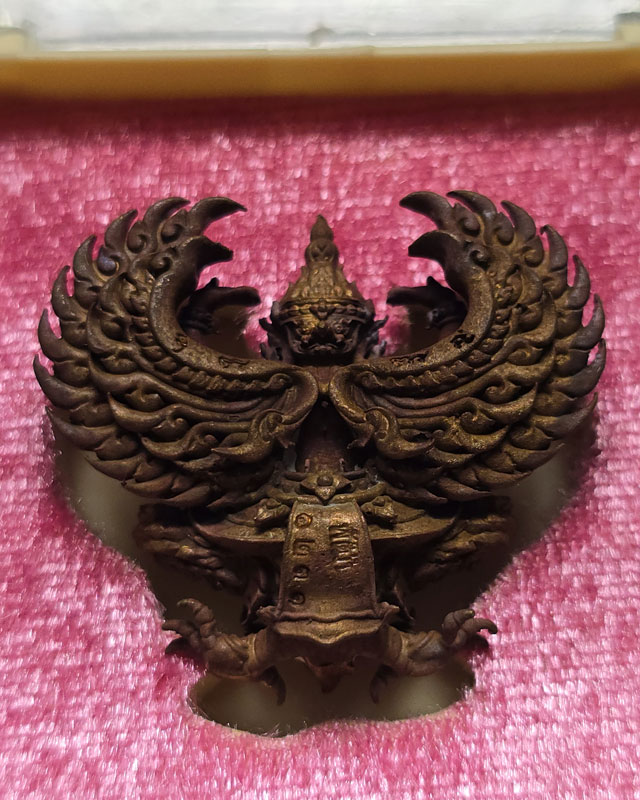 พญาครุฑ รุ่นรวยหมื่นล้าน หลวงพ่อพัฒน์ วัดห้วยด้วน ปี2563 พิมพ์ใหญ่ เนื้อทองแดงนพคุณ พร้อมกล่องเดิม