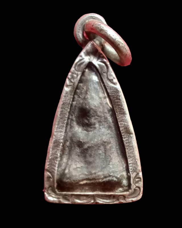 พระพิจิตรข้างเม็ดเนื้อชินเงินพิมพ์ชลูด กรุเขาพนมเพลิง สุโขทัย   3500