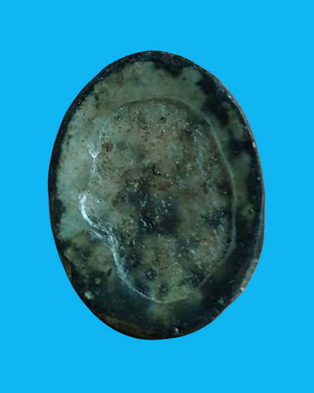 ล็อกเก็ตในหลวง ร.๕ พิมพ์เล็กครึ่งองค์ หลวงปู่ทิม ปลุกเสก วัดไผ่ล้อม ปี 2514 จ.ระยอง