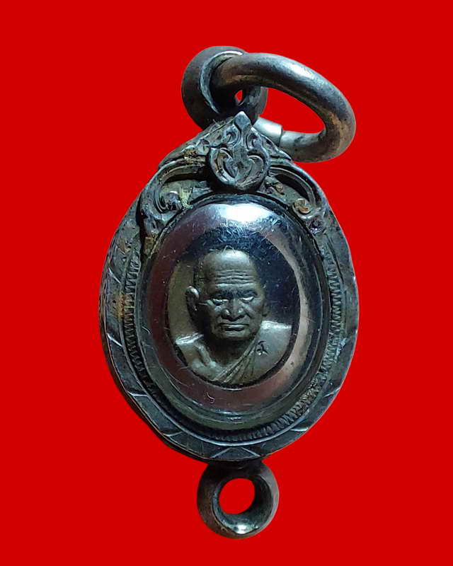 เหรียญเม็ดยา หลวงพ่อเงิน บางคลาน รุ่นพระพิจิตร เนื้อนวโลหะ ปี 2542-43 พร้อมบัตรพระแท้