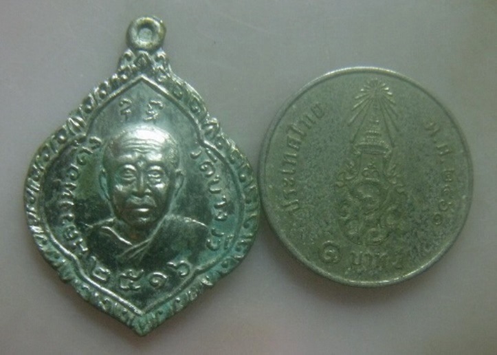 **เบา​ๆ​**เหรียญหลวงพ่อดิ่ง วัดบางวัว จ.ฉะเชิงเทรา ปี ๒๕๑๖**อัลปาก้า สวยๆ