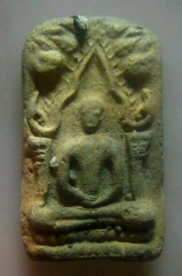 **เบา​ๆ​**พระพิมพ์พุทธชินราช เนื้อดิน มีคราบกรุ เก่า ไม่ทราบที่ เนื้อจัดๆ**สวยๆ เชิญชมครับ