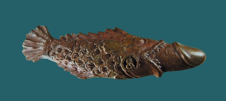 ปลาชะโดตีแปลง รุ่นแรก หลวงพ่อเอิบ วัดซุ้มกระต่าย ปี 2551 (ทำมาจากระฆังแตก)