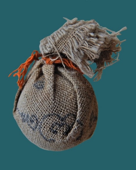 ลูกอมห่อผ้ายันต์นกคุ้ม เก่ามีอายุ