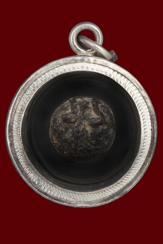 ลูกสะกดหลวงพ่อเนียม วัดน้อย สุพรรณบุรี เนื้อตะกั่วผสมปรอท