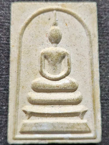 วัดพิกุลทอง จ.สิงห์บุรี  พระสมเด็จ หลัง รูปเหมือนหลวงพ่อแพ ปี2537 เนื้อผงเกสร 