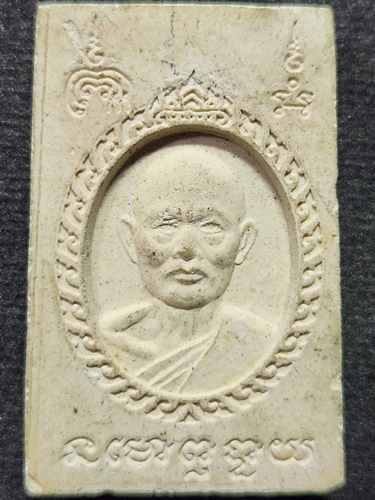 วัดพิกุลทอง จ.สิงห์บุรี  พระสมเด็จ หลัง รูปเหมือนหลวงพ่อแพ ปี2537 เนื้อผงเกสร 