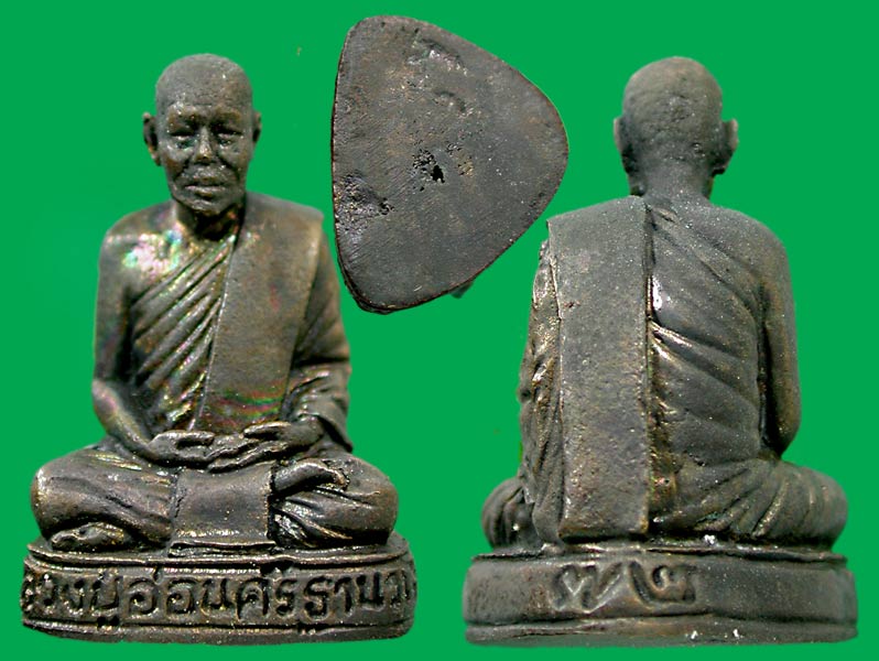 ชุดรูปหล่อ ๖ รอบ ลป.อ่อนศรี ว.ถ้ำประทุน เงิน +นวะ+ทองแดง ปี 40..... . เคาะเดียวแดง