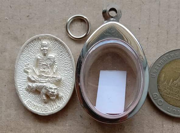 เหรียญหล่อฉีดขี่เสือ รูปไข หลวงพ่อเปิ่น วัดบางพระ นครปฐม ปี2534 เนื้อเงิน รุ่นมหาเศรษฐี +ตลับสแตนเลส
