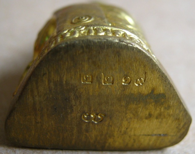 รูปเหมือนปั๊มรุ่นแรกหลวงพ่อทองหยิบ วัดบ้านกลาง จ อ่างทอง ปี2553 หมายเลข2219เนื้อทองเหลือง พร้อมกล่อง