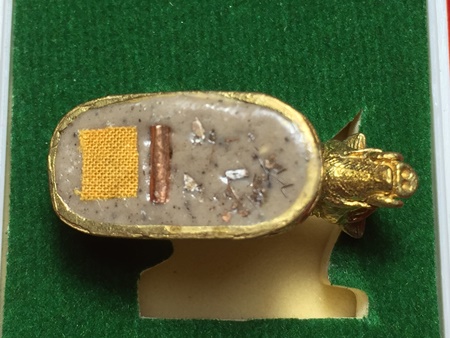 หมูมหามงคลคูณทอง หลวงพ่อคูณ วัดบ้านไร่ ปี2553 เนื้อทองทิพย์ ใต้ฐานอุดผงจีวรเกศา+ตะกรุด เลข3796+กล่อง