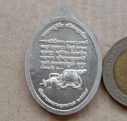 เหรียญ เศรษฐี ชัยภูมิ หลวงปู่จื่อ วัดเขาตาเงาะอุดมพร จ ชัยภูมิ ปี2557 เนื้อนวะพรายเงิน เลข490+กล่อง