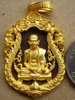 เสมาฉลุ เจริญพรสดุ้งกลับ หลวงปู่คำบุ ปี2554"เนื้อบรอนซ์นอกหลังนวะ"แยกชุดกรรมการ หมายเลข574พร้อมกล่อง