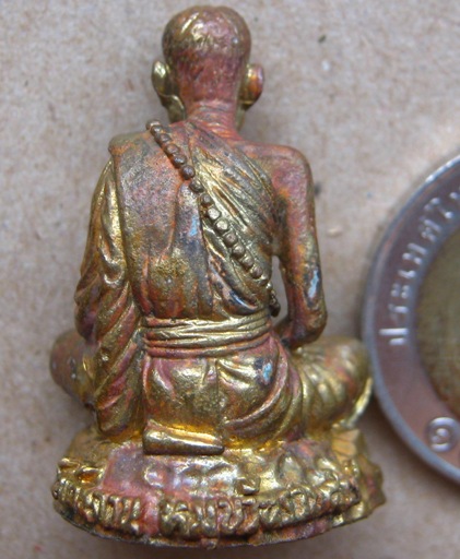 รูปหล่อแช่น้ำมนต์ หลวงปู่หมุน ปี2557รุ่นหมุนวันรวย(ปลุกเสก1ไตรมาส)หมายเลข274สร้าง1999องค์ พร้อมกล่อง