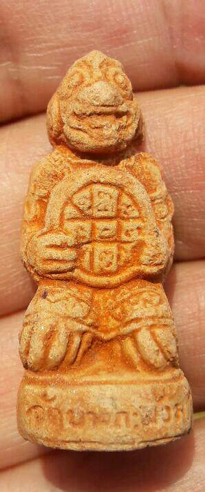 หนุมานอุ้มดวง หลวงพ่อคง วัดบางกะพ้อม เนื้อดินเผา ใต้ฐานฝังตะกรุดมหาปราบ จ.สมุทรสงคราม ปี 49 เคาะเดีย