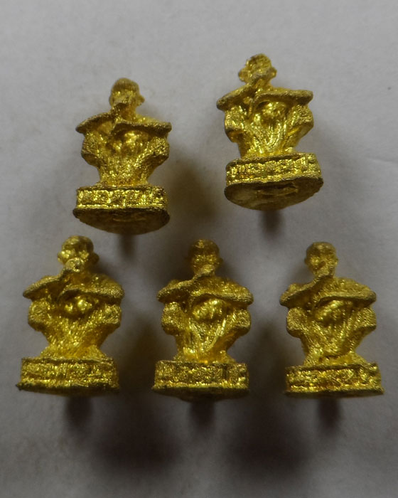 รูปหล่อ (จิ๋ว) หลวงพ่อคูณ วัดบ้านไร่ จ.นครราชสีมา (๕ องค์) ชุดที่ ๒