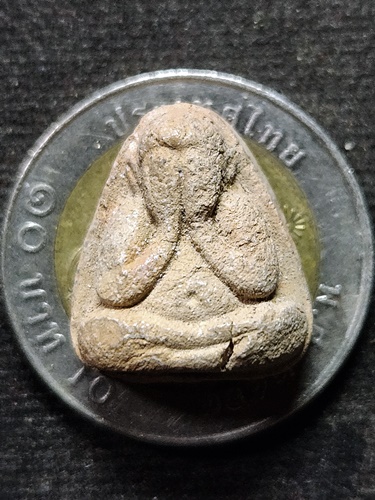 วัดกำแพง ชลบุรี พระปิดตาหลวงพ่อแก้ว หลวงปุ่เหมือน หลังยันต์อุ ปี 2522 