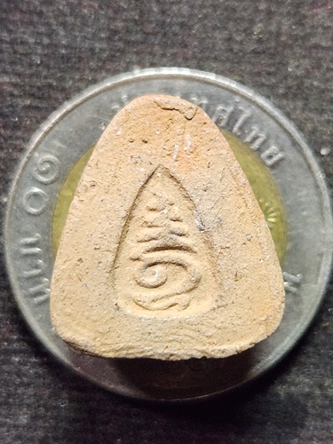 วัดกำแพง ชลบุรี พระปิดตาหลวงพ่อแก้ว หลวงปุ่เหมือน หลังยันต์อุ ปี 2522 