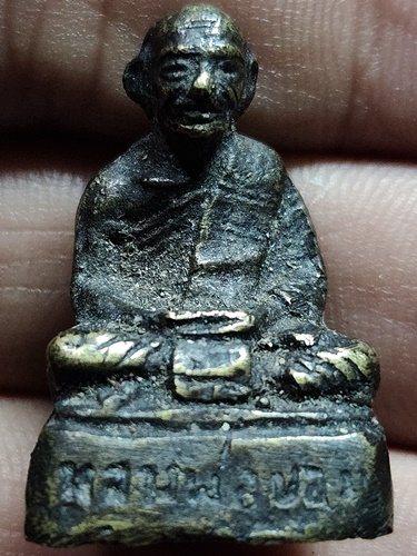 วัดไผ่โรงวัว จ.สุพรรณบุรี พระหล่ออุดกริ่ง รูปเหมือนหลวงพ่อขอม รุ่นแรก  ปี๒๔๙๗  กริ่งดัง