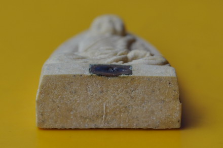 พระผงหลังเตารีด หลวงปู่หลวง วัดคีรีสุบรรพต 