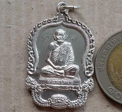 เหรียญเสมาจตุพร หลวงปู่คร่ำ วัดวังหว้า จ.ระยอง ปี2537 เนื้อเงิน หมายเลข894 ตามรูป