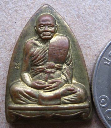 2องค์ รูปเหมือนหลังเตารีด รุ่นแรก หลวงปู่ทิม วัดพระขาว อยุธยา ปี2539เนื้อทองเหลือง เลข1297พร้อมกล่อง